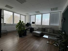 Flexible Bürogrößen: Einzelbüro ca. 12 m² & Eckbüro ca. 28 m²