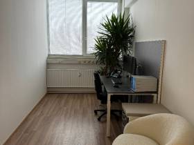 Flexible Bürogrößen: Einzelbüro ca. 12 m² & Eckbüro ca. 28 m²