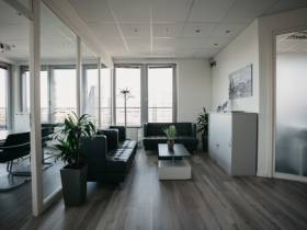 Büro mit Dachterrasse und traumhaften Blick auf das Planetarium