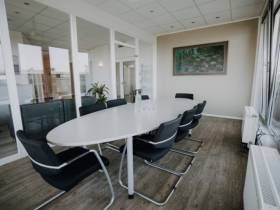 Büro mit Dachterrasse und traumhaften Blick auf das Planetarium