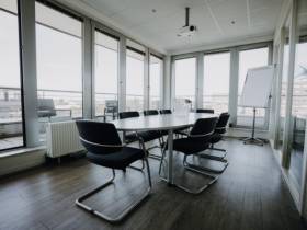 Büro mit Dachterrasse und traumhaften Blick auf das Planetarium