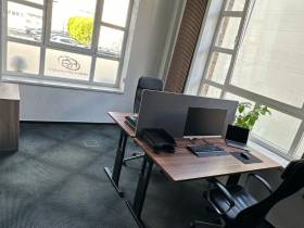 kreativer Workspace mit vielen Plätzen